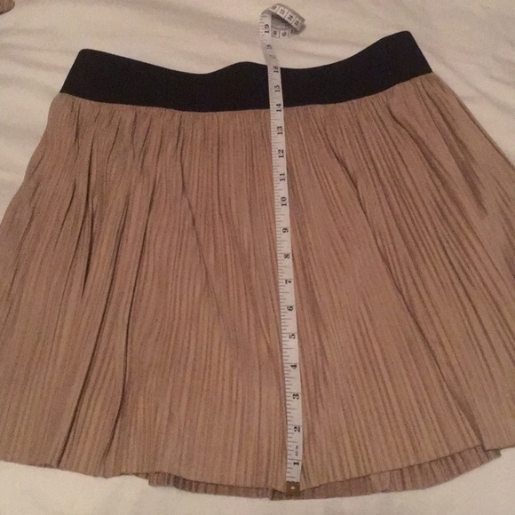 BCBG MAX AZRIA pleated skirt - Picture 9 of 10
